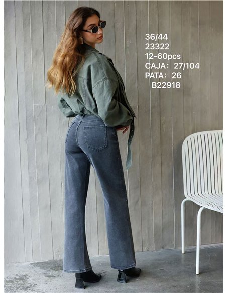 Jeans a gamba dritta con borchie