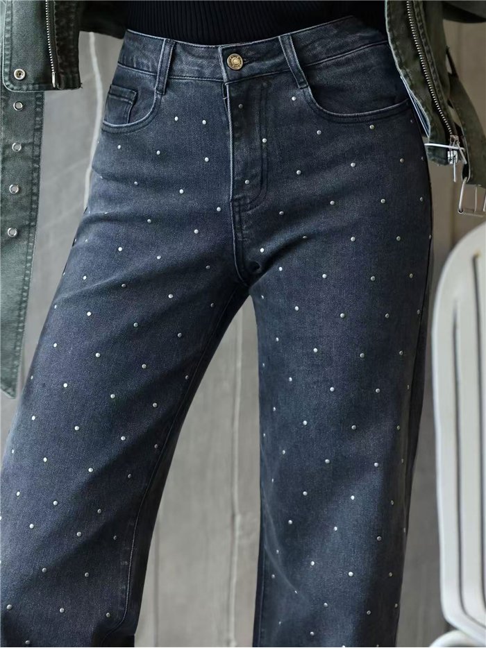 Jeans a gamba dritta con borchie