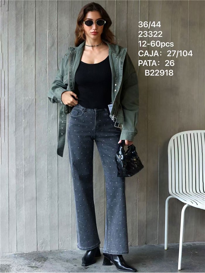 Jeans a gamba dritta con borchie
