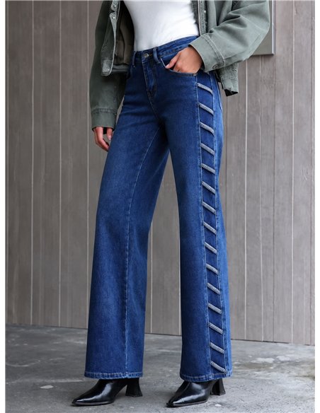 Jeans a gamba dritta con striscia laterale e borchie