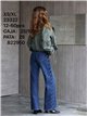 Jeans a gamba dritta con striscia laterale e borchie