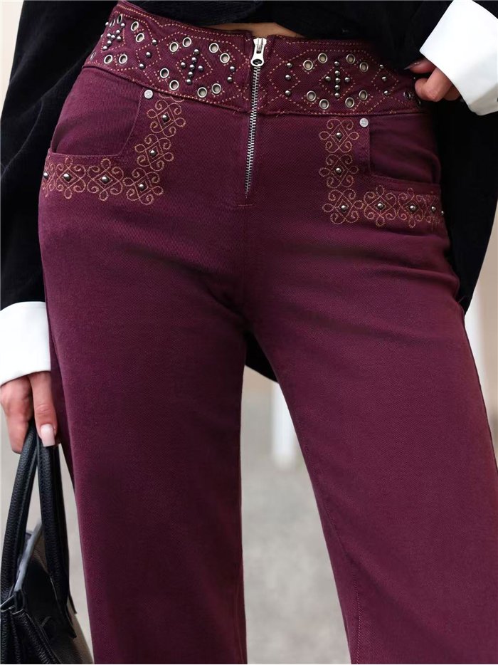 Jeans a gamba larga con elastico in vita ricamato e occhielli