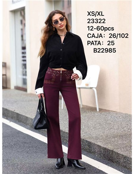 Jeans a gamba larga con elastico in vita ricamato e occhielli