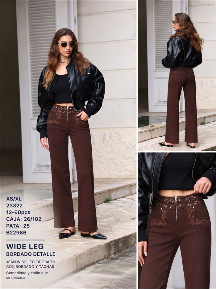 Weit geschnittene Jeans mit besticktem Bund und Ösen