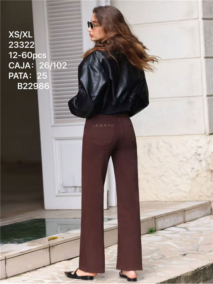 Weit geschnittene Jeans mit besticktem Bund und Ösen