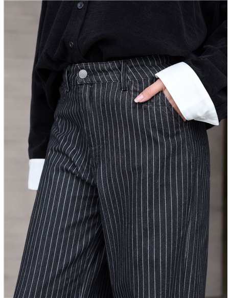 Jeans neri a gamba larga a righe sottili