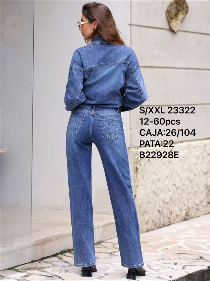 Jeans a gamba dritta con stelle borchiate