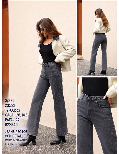Jeans grigi a gamba dritta con borchie e strass