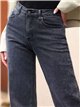 Jeans grigi a gamba dritta con borchie e strass