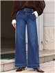 Hochgeschnittene Jeans mit weitem Bein