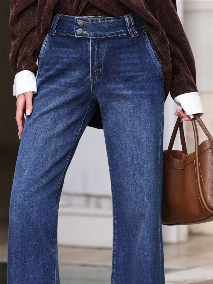 Hochgeschnittene Jeans mit weitem Bein