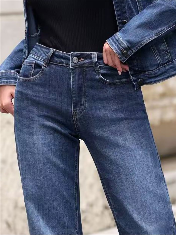 Jeans a vita alta e gamba dritta