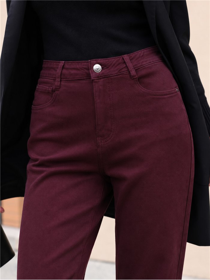 Jeans a gamba larga color bordeaux