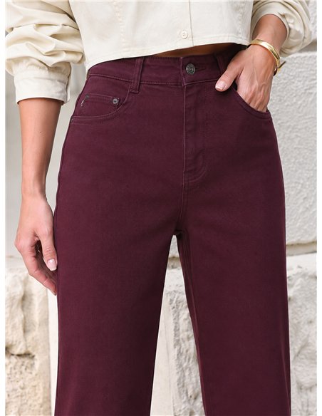 Jeans a gamba dritta color bordeaux