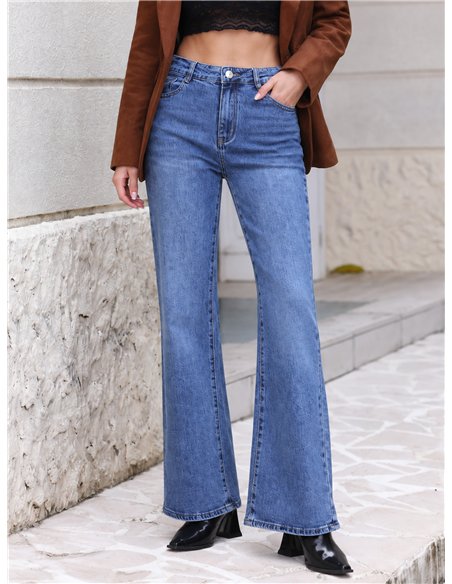Jeans a zampa con lavaggio chiaro