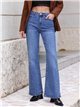 Jeans a zampa con lavaggio chiaro