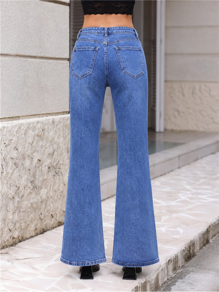 Jeans a zampa con lavaggio chiaro