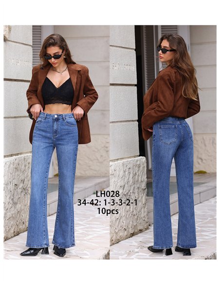 Jeans a zampa con lavaggio chiaro