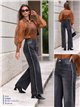 Jeans grigi a gamba larga con orlo sfrangiato