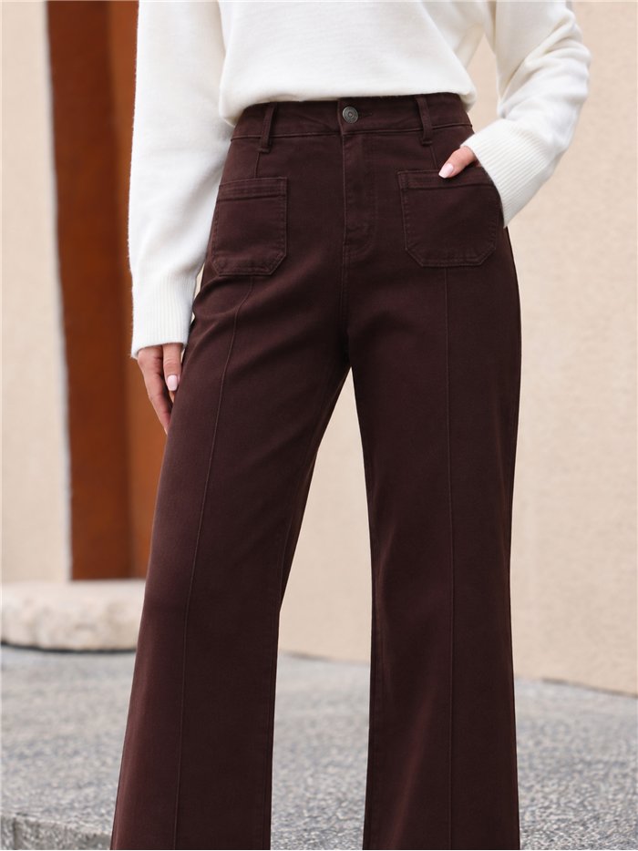 Jeans marroni a gamba larga con tasche anteriori
