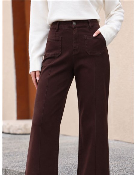 Jeans marroni a gamba larga con tasche anteriori