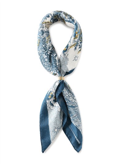 Pañuelo cuadrado estampado ornamental con aro metálico