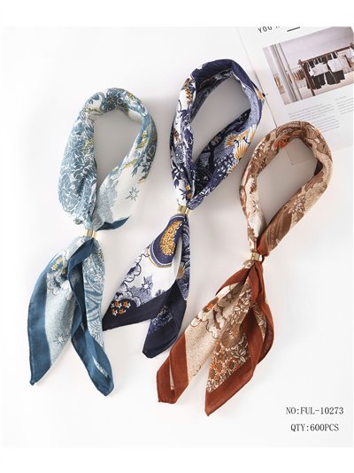 Pañuelo cuadrado estampado ornamental con aro metálico 2
