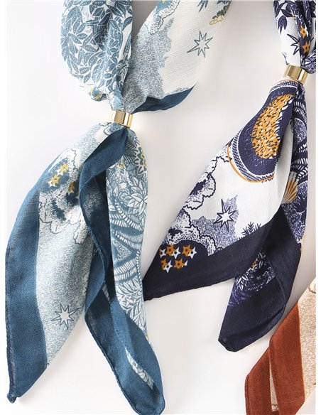 Pañuelo cuadrado estampado ornamental con aro metálico