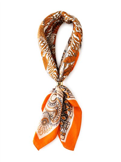 Lenço quadrado com estampa boho e argola de metal