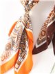 Lenço quadrado com estampa boho e argola de metal