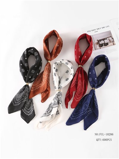 Pañuelo cuadrado bandana con aro metálico 2