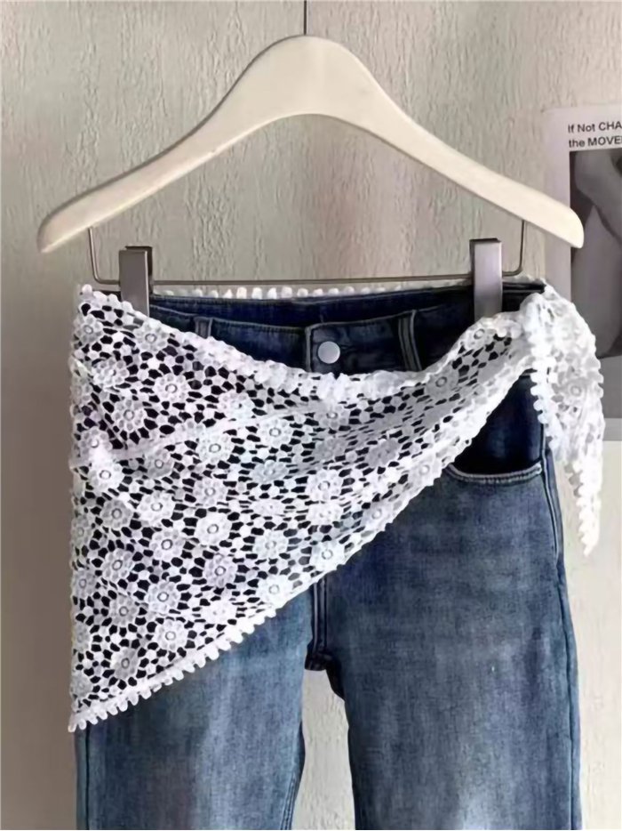 Pañuelo triangular de crochet calado