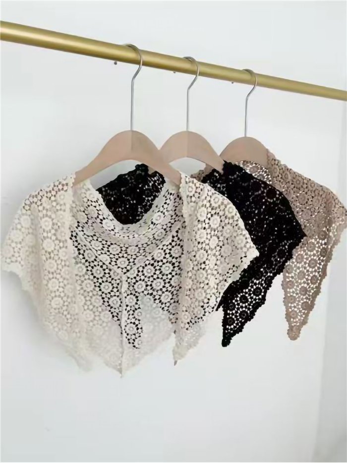 Pañuelo triangular de crochet calado