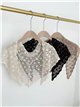 Pañuelo triangular de crochet calado