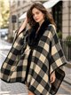 Poncho cuadros maxi con cuello de pelo