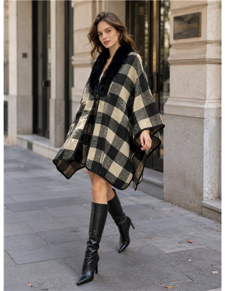 Poncho cuadros maxi con cuello de pelo