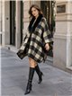 Poncho cuadros maxi con cuello de pelo