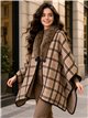 Poncho de cuadros con cuello de pelo