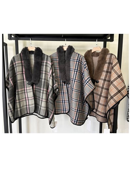 Poncho de cuadros con cuello de pelo