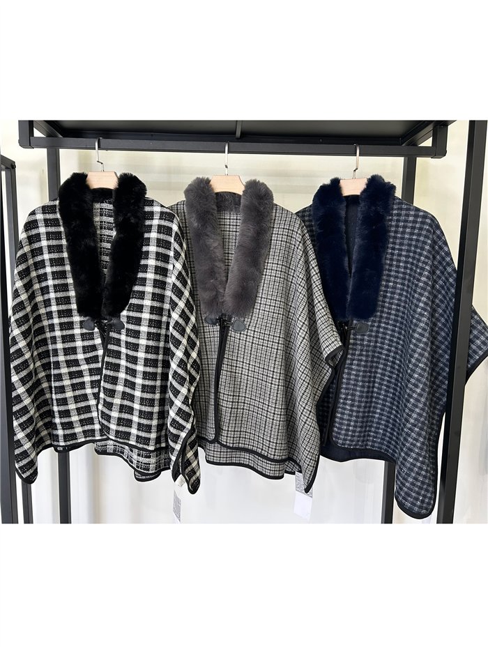 Poncho cuadros finos con cuello de pelo