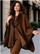 Poncho jacquard con cuello de pelo