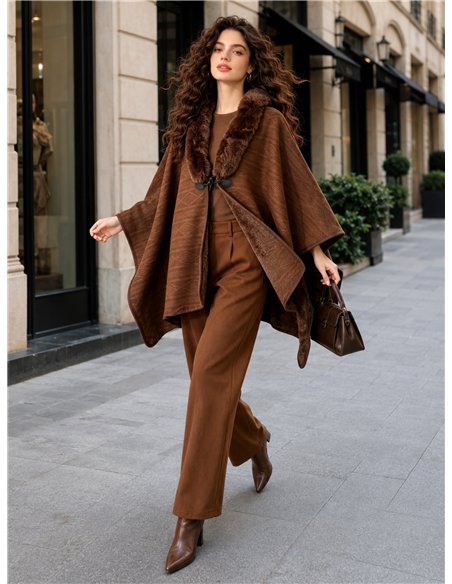 Poncho jacquard con cuello de pelo