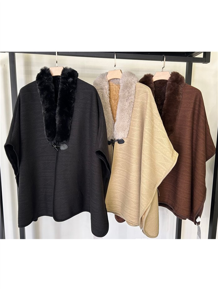 Poncho jacquard con cuello de pelo