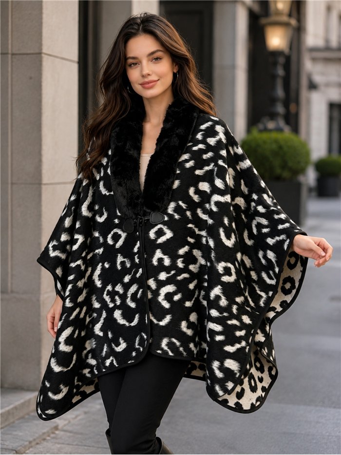 Poncho mit Tiermuster und Pelzkragen