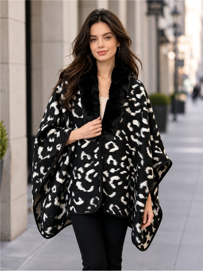 Poncho mit Tiermuster und Pelzkragen