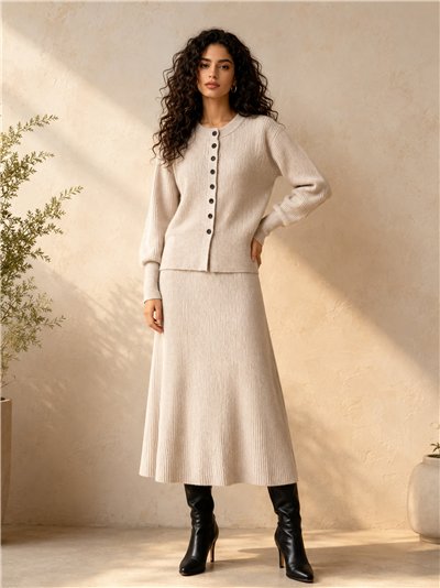 Conjunto cárdigan canalé con y botones y falda midi