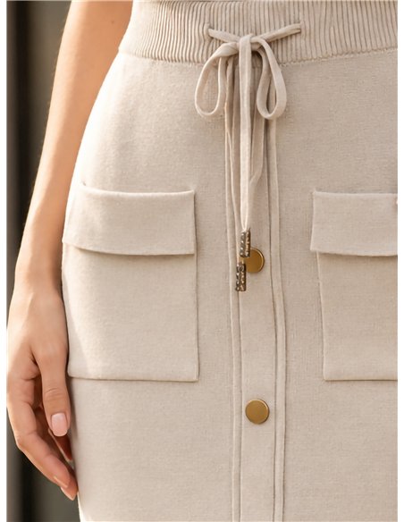 Falda midi de punto con botones y bolsillos