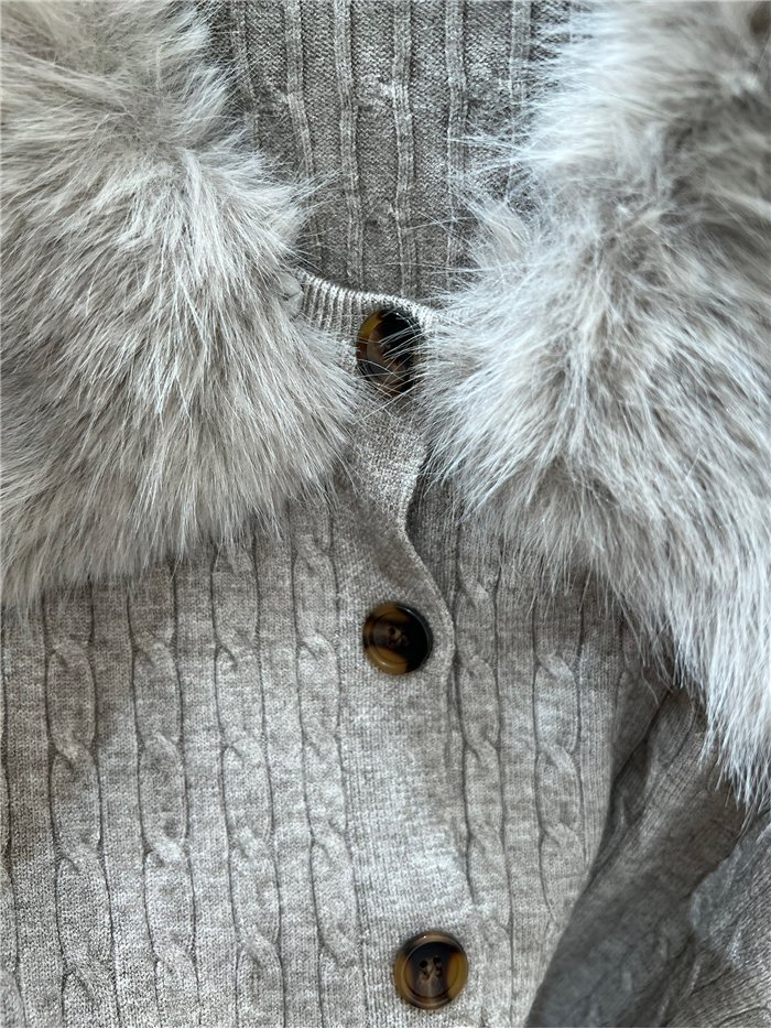 Chaqueta de punto trenzado con cuello pelo