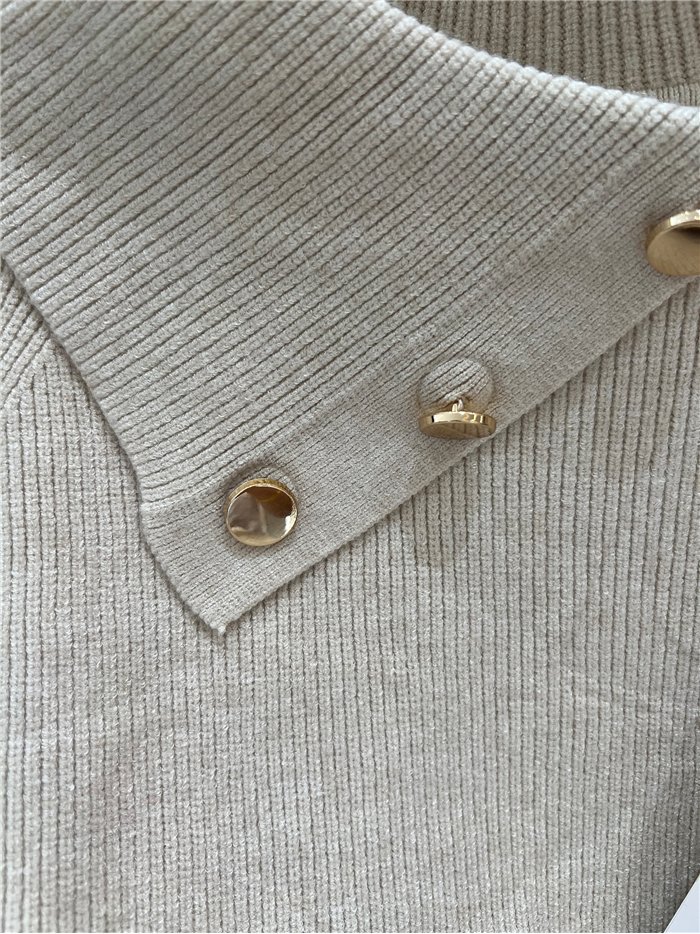 Jersey canalé cuello asimétrico con botones dorados