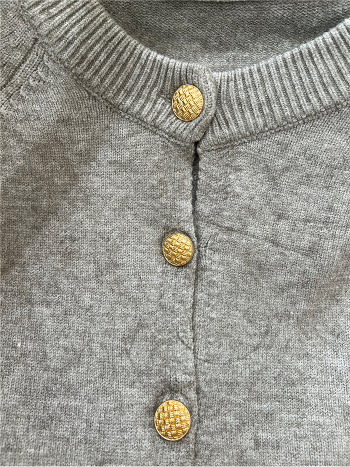 Chaqueta de punto con botones dorados